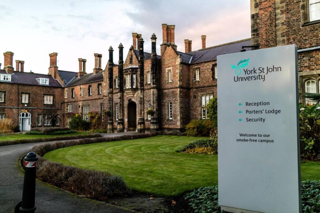 Stodham House With Minster Views! York Exterior foto